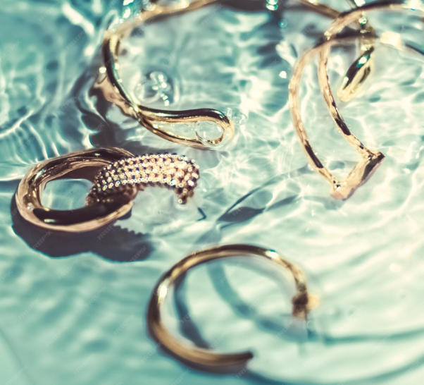 Waterproof Jewellery: The Pieces You Never Have to Take Off