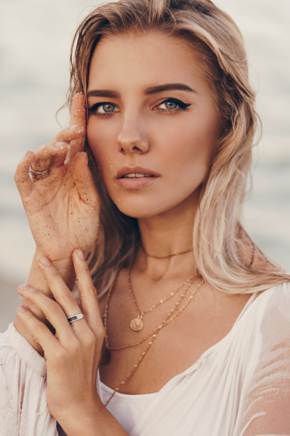 How to Style Gold Jewellery for an Effortless Mediterranean Look