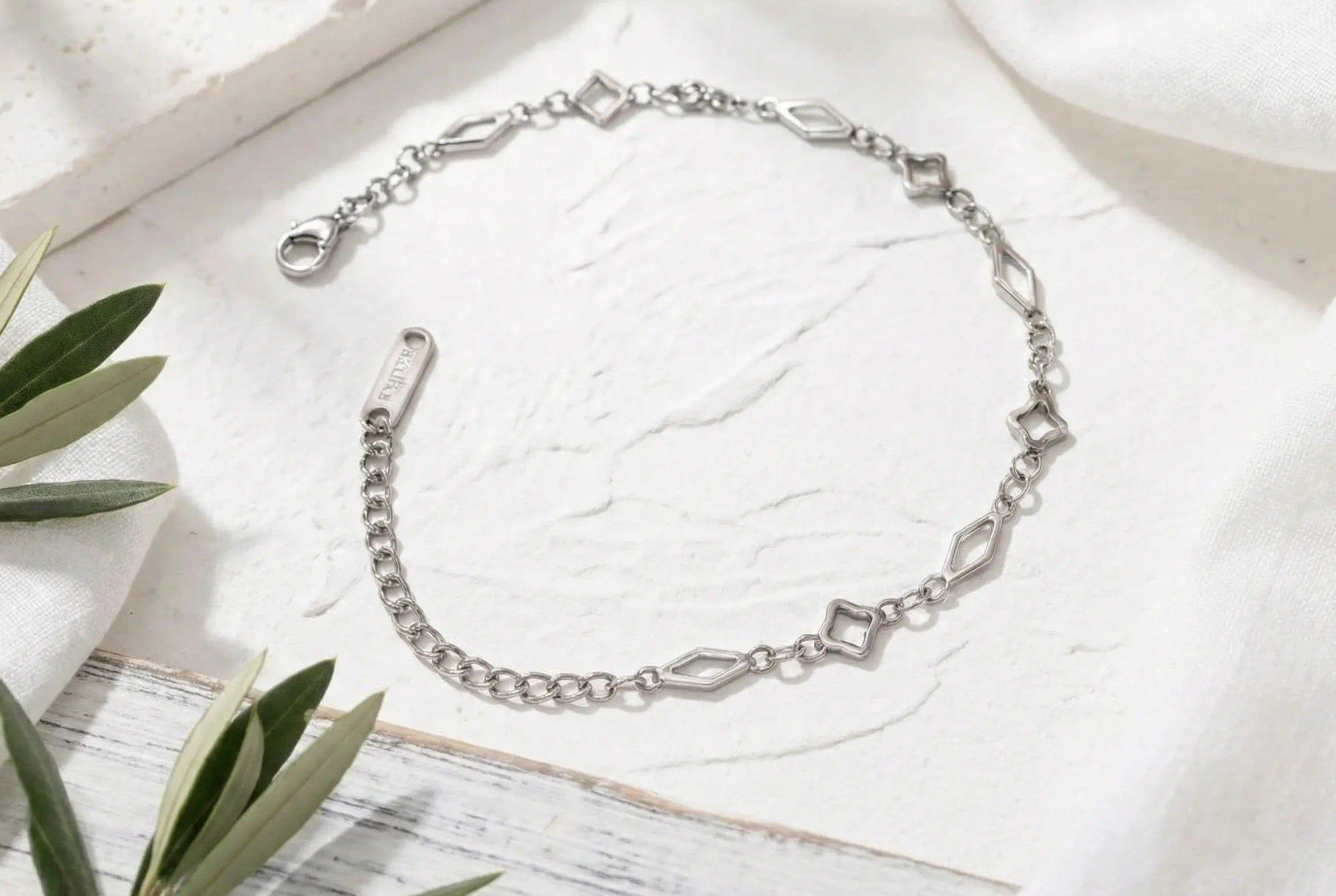 The Simple Clover Bracelet