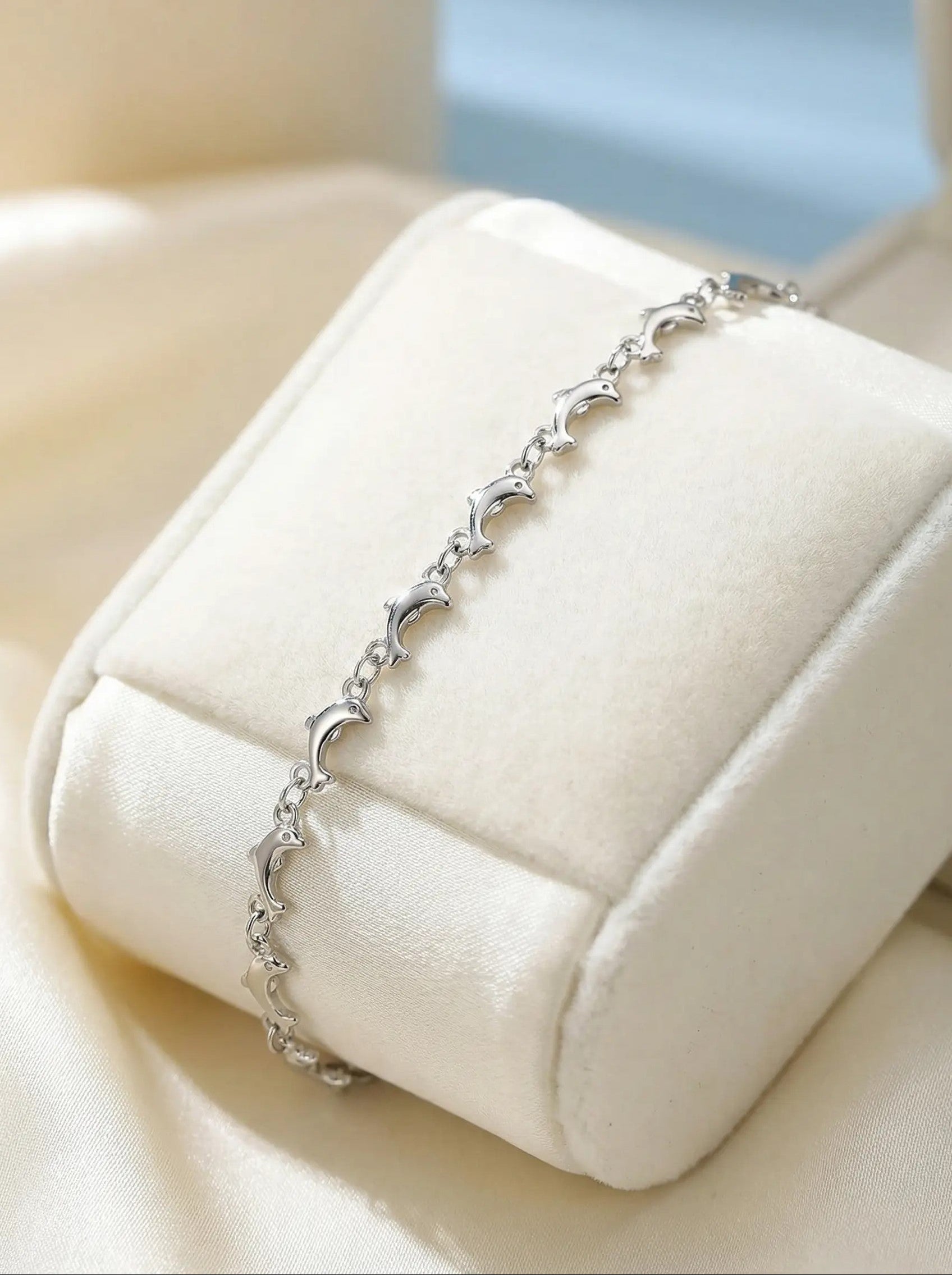 The Simple Dolphin Bracelet