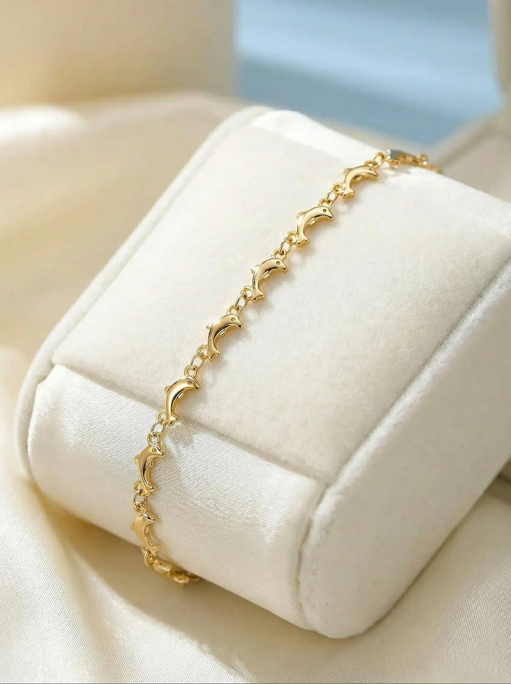 The Simple Dolphin Bracelet