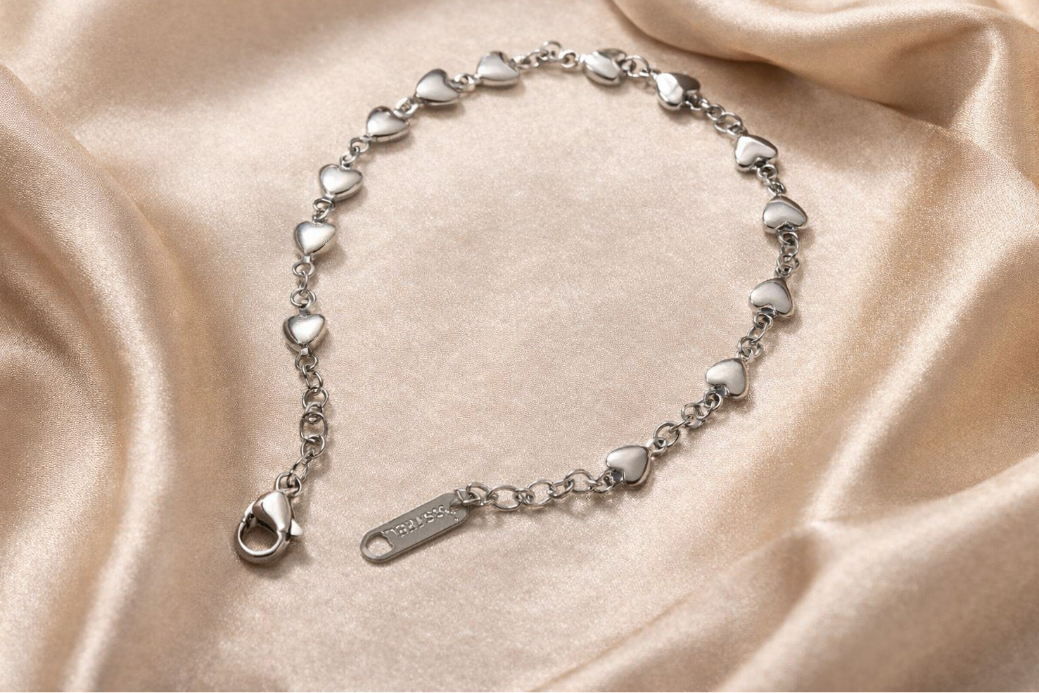 The Simple Heart Bracelet