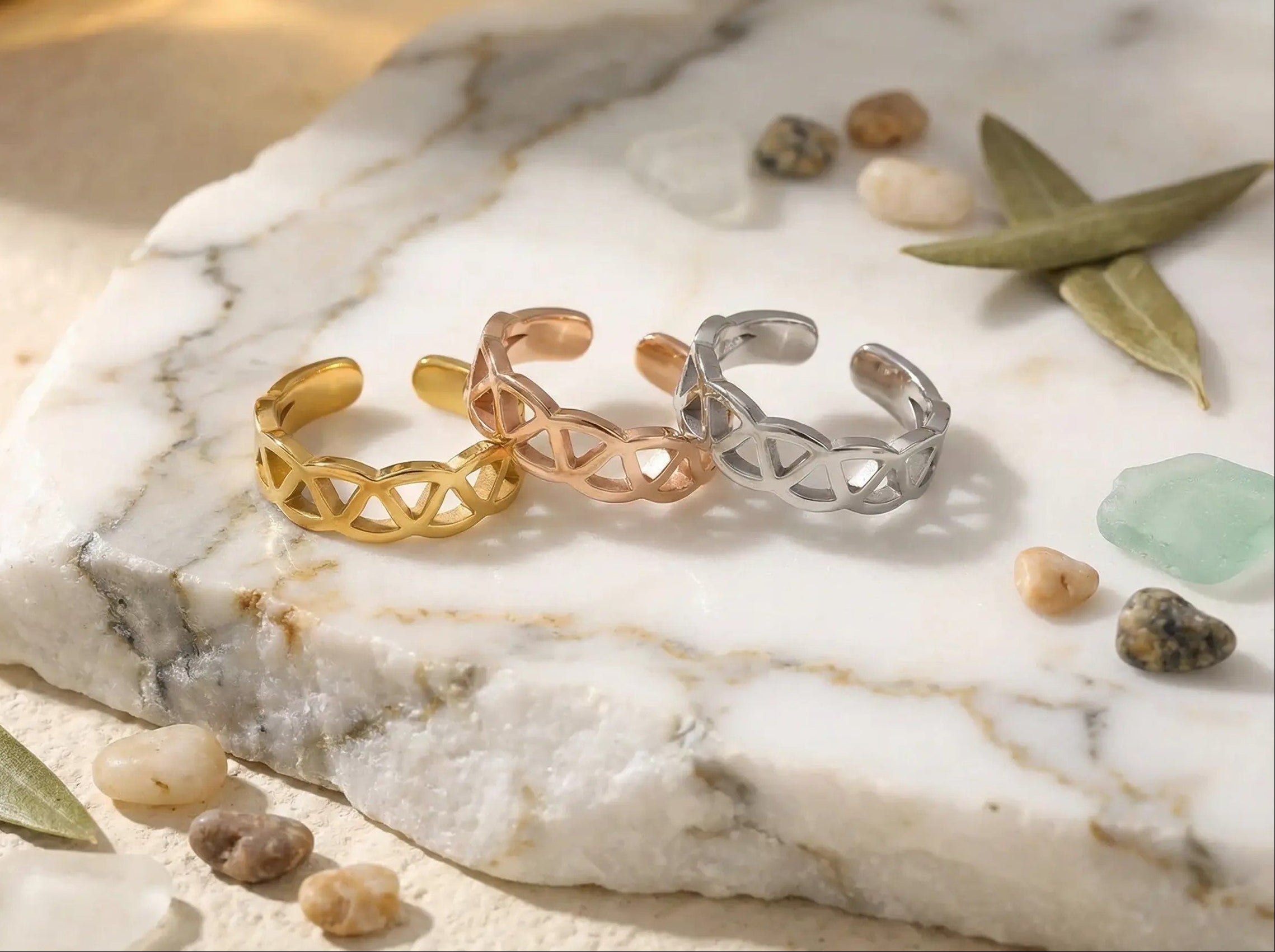 The Lattice Toe Ring