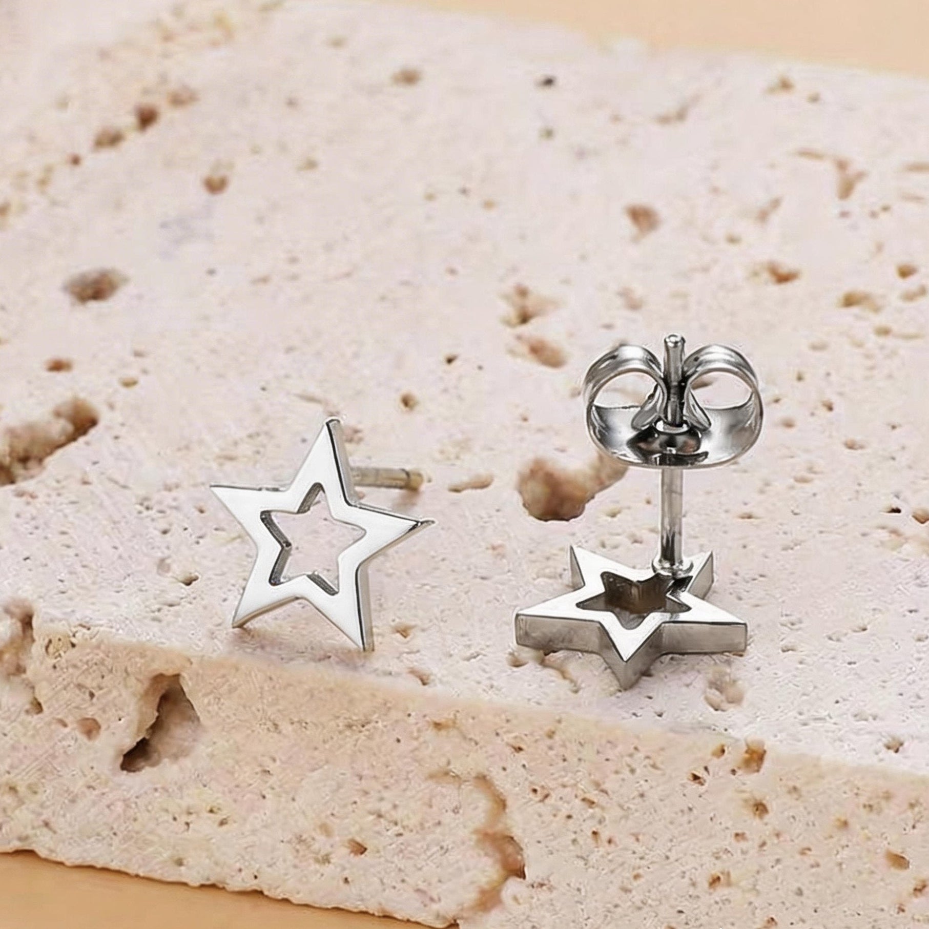 The Single Star Earring Studs